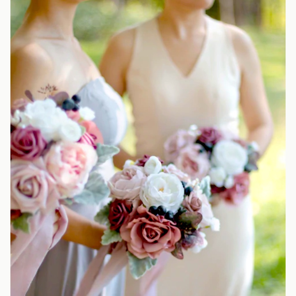 Ling’s Moment flower bouquets